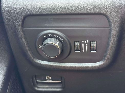 Used 2024 Jeep Grand Cherokee L Laredo image 18