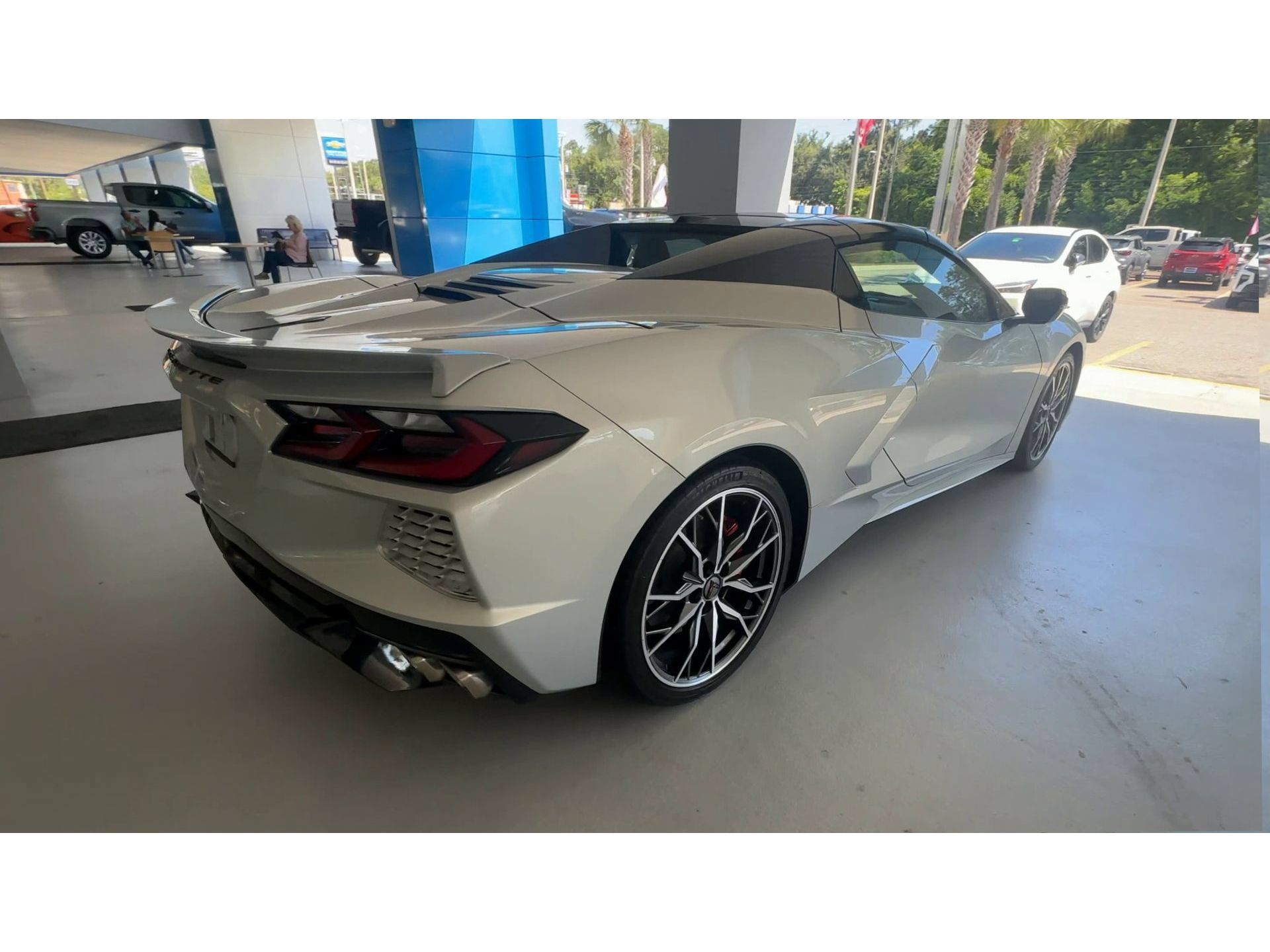 Used 2024 Chevrolet Corvette Stingray Premium Conv w/ Battery Protection Package RWD image 2