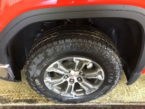 New 2026 GMC Sierra 1500 SLE image 10