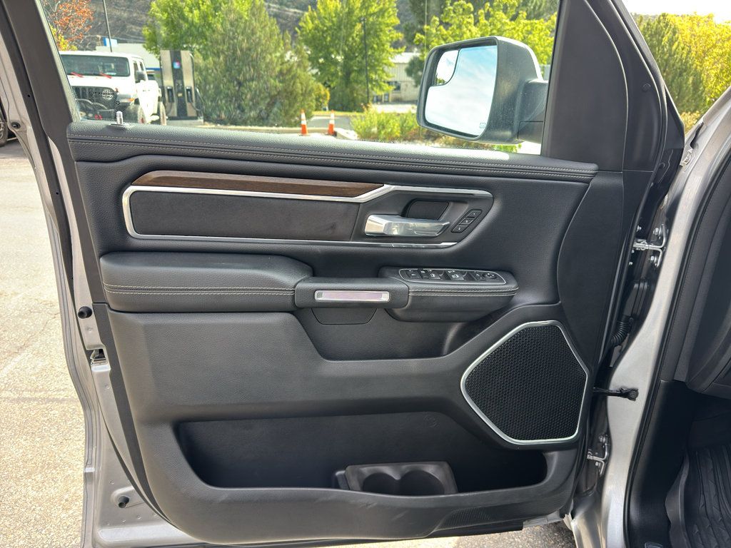 Used 2022 RAM 1500 Laramie AWD/4WD image 15