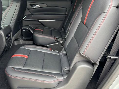 New 2026 Chevrolet Traverse RS w/ LPO, Floor Liner Package FWD image 10