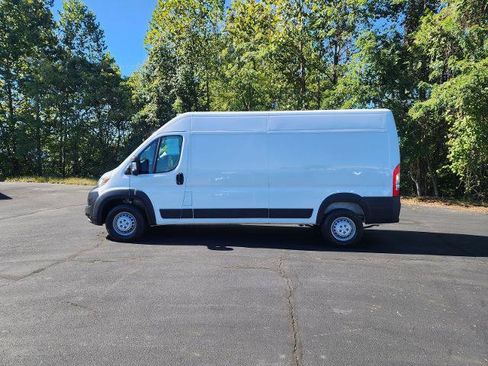 Used 2025 RAM ProMaster 2500 w/ Convenience Group FWD image 2