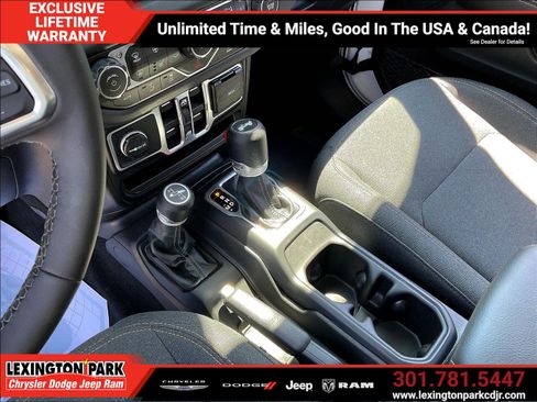 Used 2026 Jeep Wrangler Unlimited Sahara AWD/4WD image 18