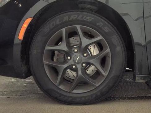 Used 2018 Chrysler Pacifica Touring Plus w/ S Appearance Package image 4