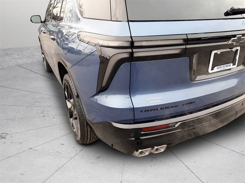 New 2026 Chevrolet Traverse RS w/ LPO, Floor Liner Package image 8