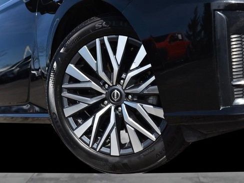 Certified 2025 Nissan Altima 2.5 SV image 3