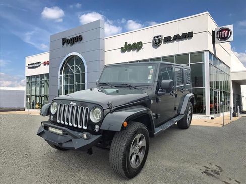 Used 2017 Jeep Wrangler Unlimited Sahara image 4