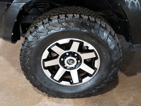 Used 2017 Toyota 4Runner TRD Off-Road image 59