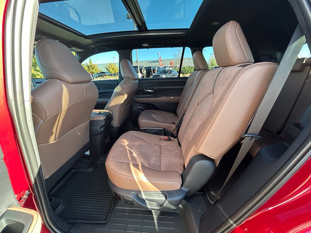 Used 2026 Toyota Grand Highlander AWD Hybrid image 24