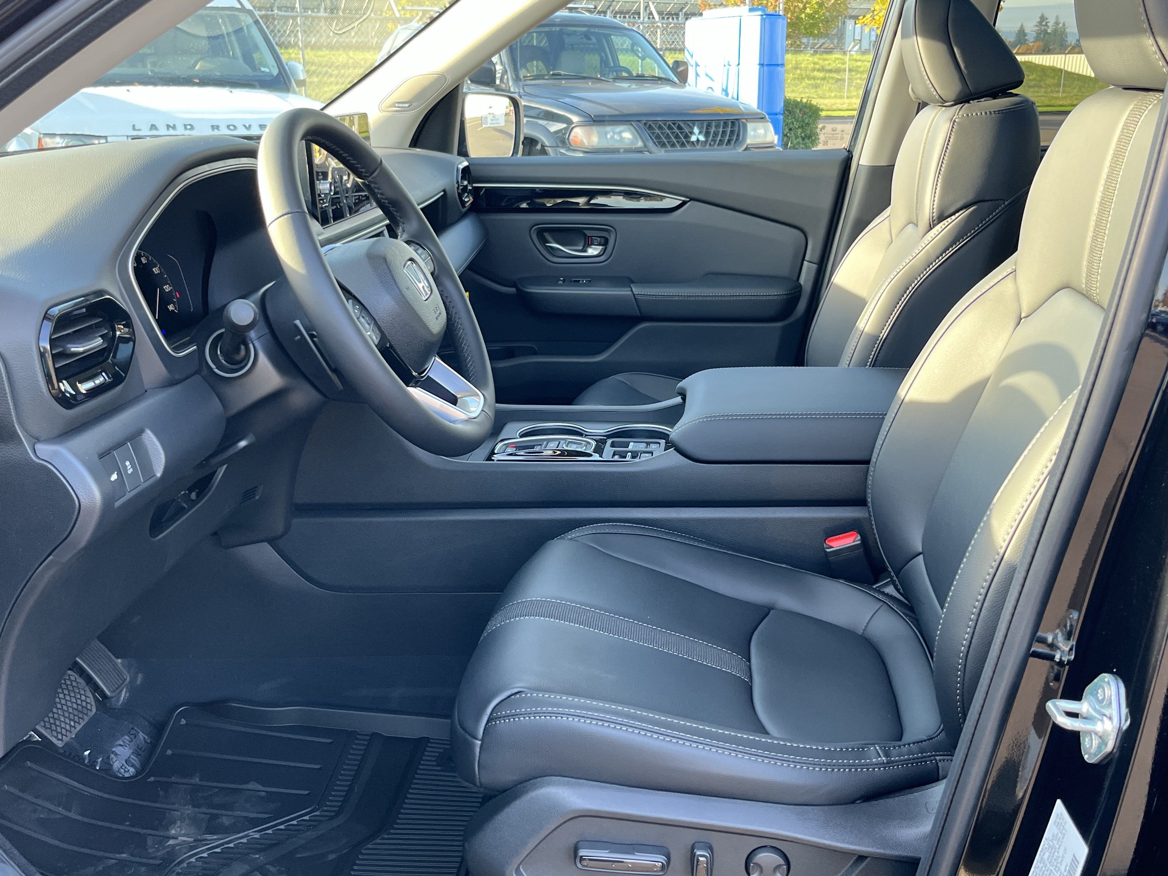 New 2025 Honda Pilot Touring image 9