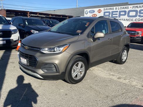 Used 2022 Chevrolet Trax LT w/ Driver Confidence Package image 2