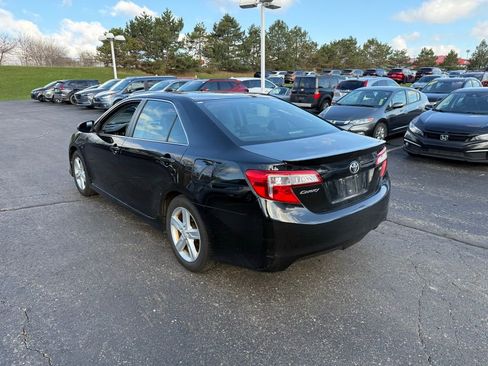 Used 2014 Toyota Camry SE image 2