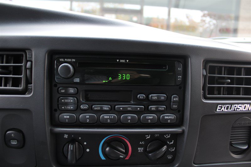 Used 2005 Ford Excursion XLT AWD/4WD image 9