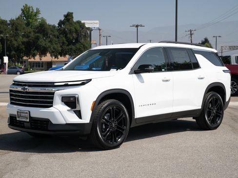 New 2026 Chevrolet Traverse LT w/ Driver Confidence Package image 8