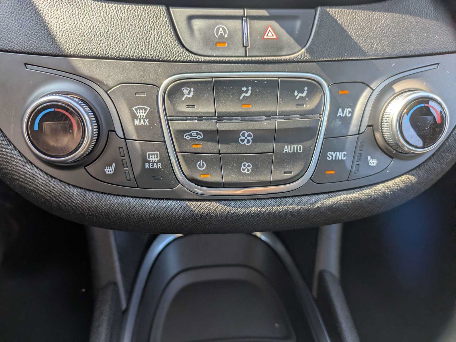 Used 2020 Chevrolet Malibu LT FWD image 14