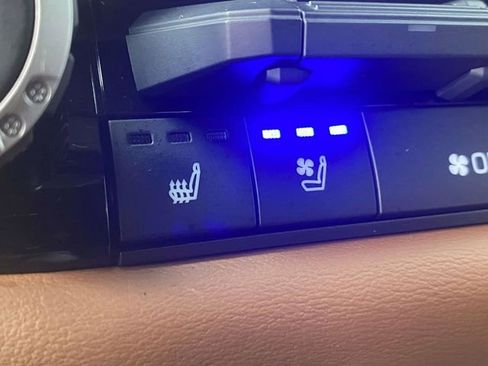 Used 2023 Toyota Tundra 1794 Edition image 32