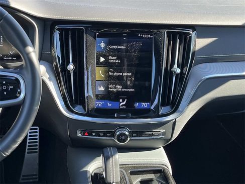 Used 2022 Volvo S60 T8 R-Design image 14