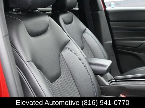 Used 2025 Jeep Compass Latitude w/ Altitude Special Edition AWD/4WD image 8