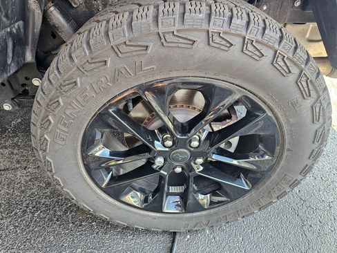 Used 2025 Jeep Gladiator Sport image 6