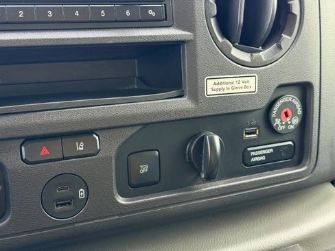 Used 2022 Ford E-350 and Econoline 350 Super Duty image 26