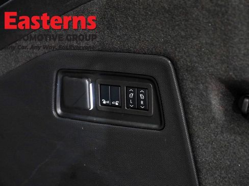 Used 2024 Cadillac Escalade Sport Platinum w/ LPO, ONYX Package image 27