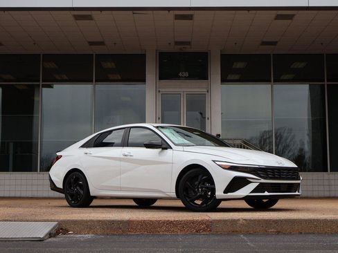 New 2026 Hyundai Elantra SEL Sport FWD image 2