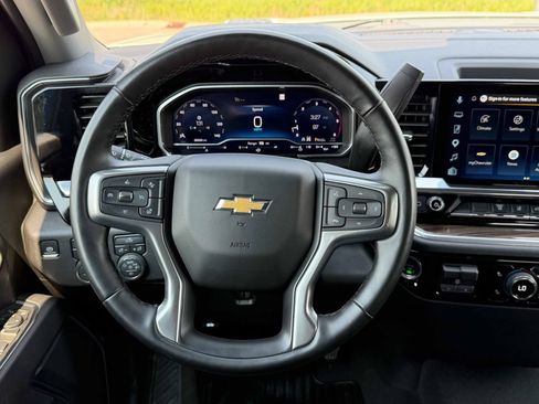 Used 2025 Chevrolet Silverado 2500 LT w/ Convenience Package AWD/4WD image 32