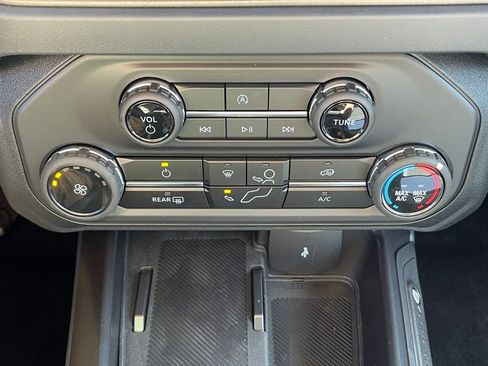 New 2025 Ford Bronco 4-Door AWD/4WD image 13