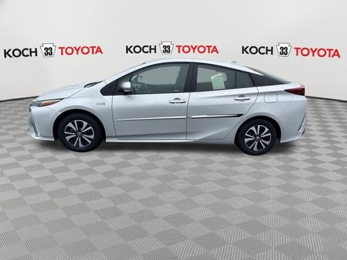 Used 2018 Toyota Prius Prime Plus FWD image 4