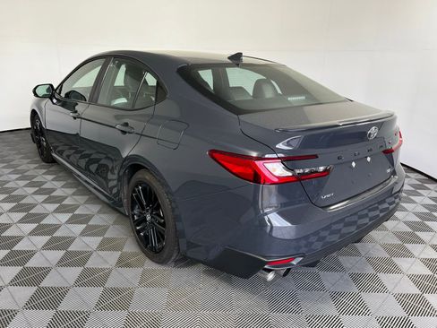 Used 2025 Toyota Camry SE image 7