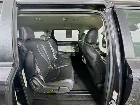 Used 2024 Kia Carnival LX image 27