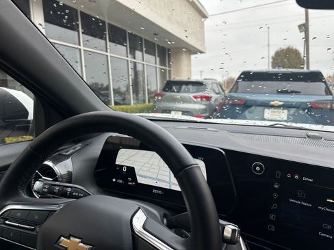 Used 2025 Chevrolet Equinox LT image 33