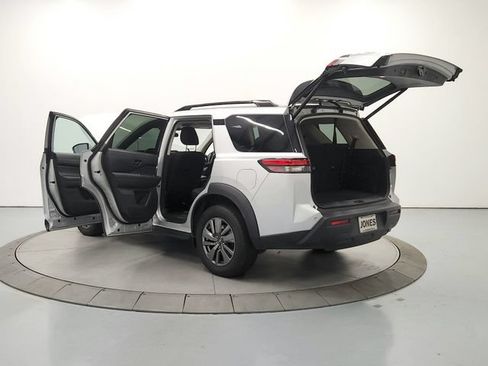 Used 2025 Nissan Pathfinder SV AWD/4WD image 13