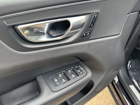 Certified 2022 Volvo XC60 B5 Momentum w/ Climate Package image 14