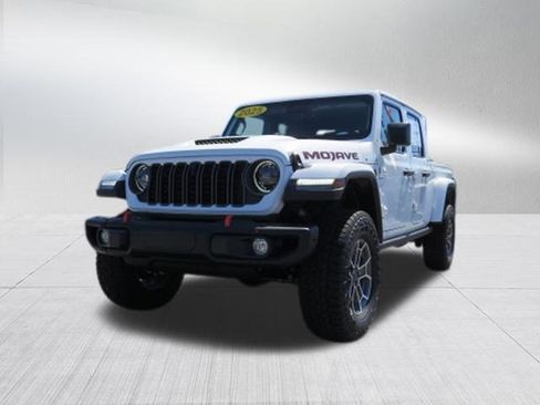 New 2025 Jeep Gladiator Mojave image 8