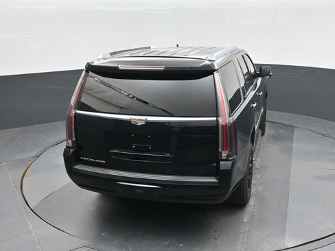 Used 2018 Cadillac Escalade 4WD image 27