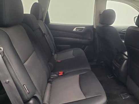 Used 2018 Nissan Pathfinder S image 19