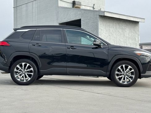 Certified 2025 Toyota Corolla Cross XLE image 2