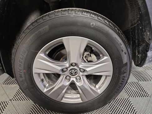 Used 2025 Toyota RAV4 XLE FWD image 11