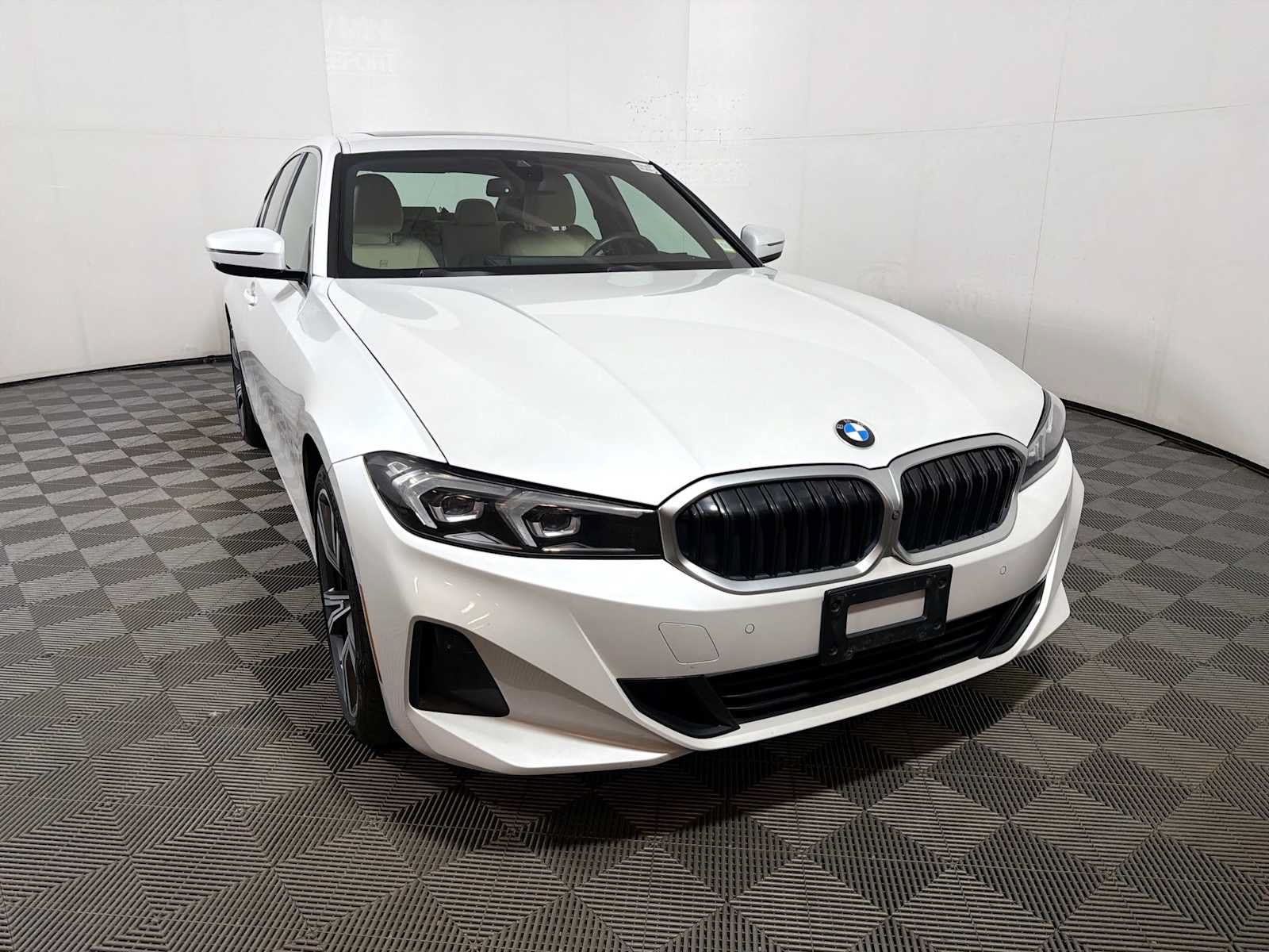Used 2024 BMW 330i xDrive Sedan w/ Convenience Package AWD/4WD image 2