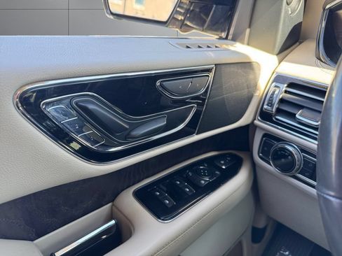 Used 2018 Lincoln Navigator L Select w/ Technology Package AWD/4WD image 11