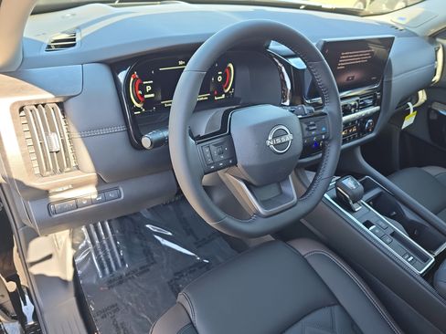 New 2026 Nissan Pathfinder Platinum image 16