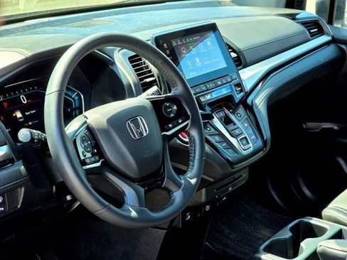Used 2023 Honda Odyssey Touring image 11