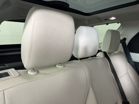 Certified 2025 Land Rover Discovery S image 26