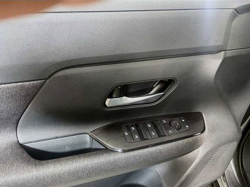 Certified 2025 Nissan Kicks SV image 15