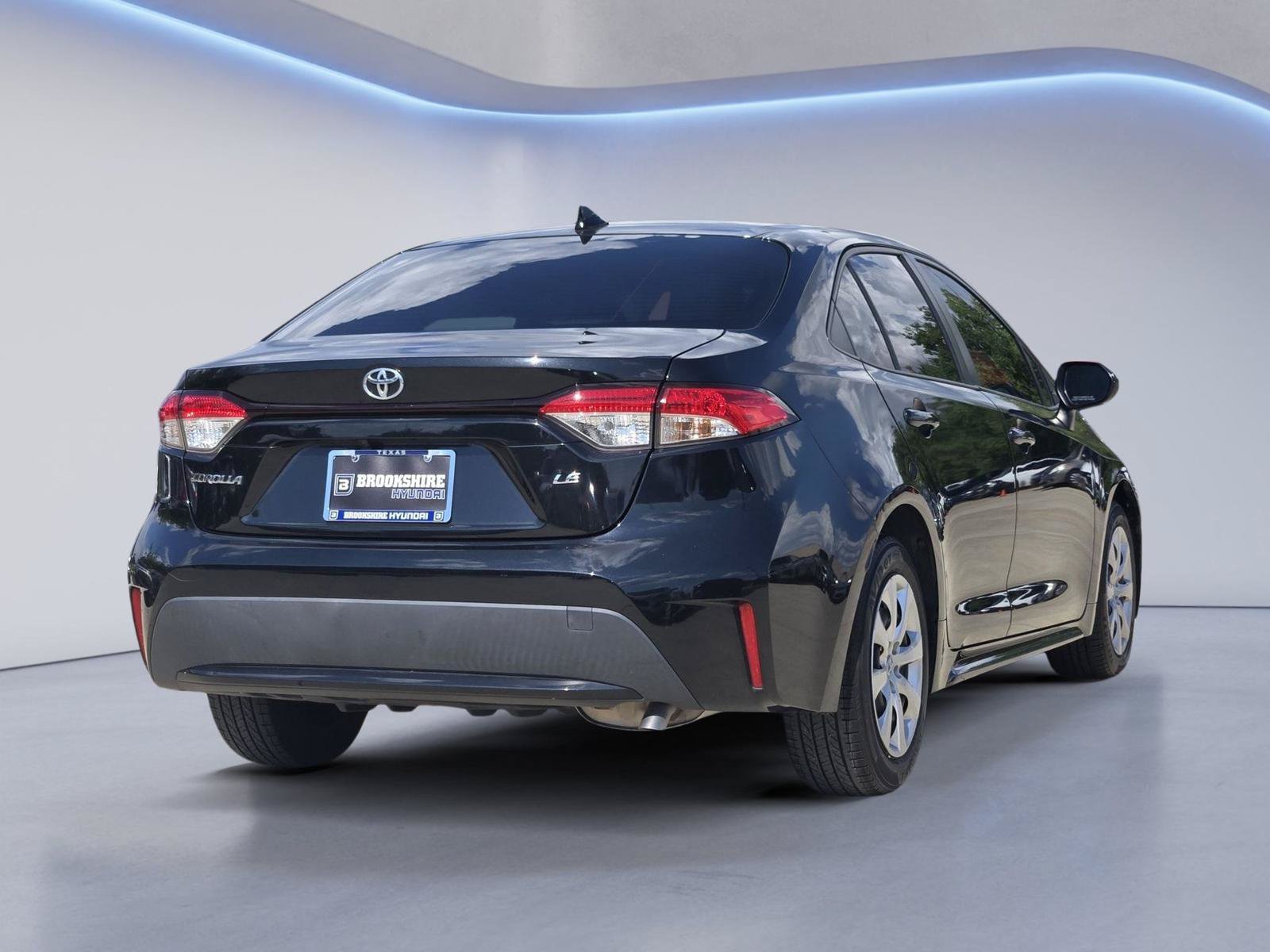 Used 2022 Toyota Corolla LE FWD image 6
