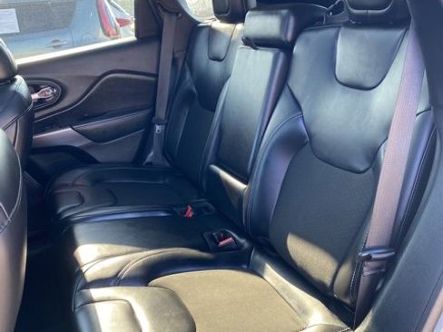 Used 2020 Jeep Cherokee Latitude Plus image 22