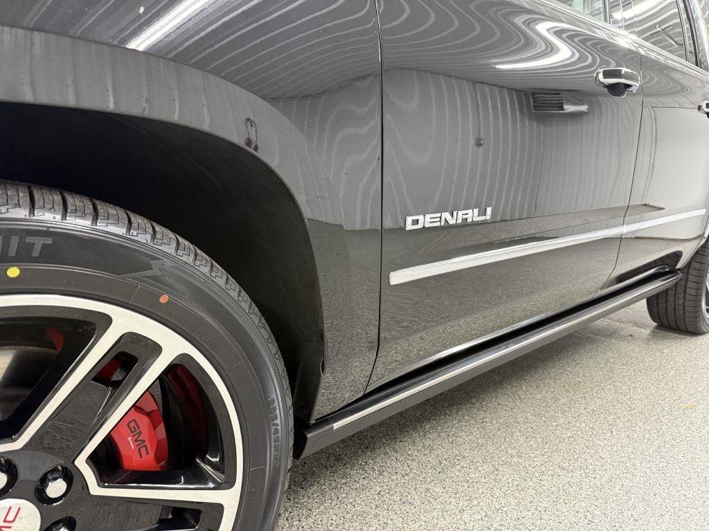 Used 2015 GMC Yukon XL Denali w/ Touring Package AWD/4WD image 10