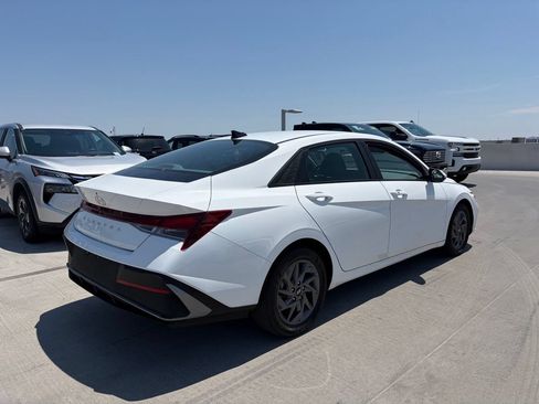 Used 2024 Hyundai Elantra SEL FWD image 2
