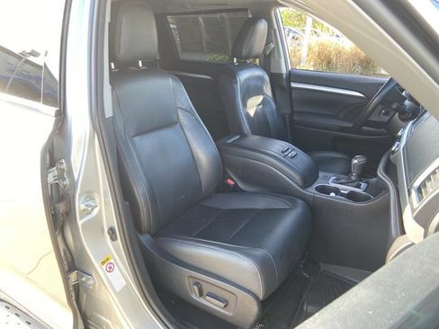 Used 2019 Toyota Highlander XLE image 20
